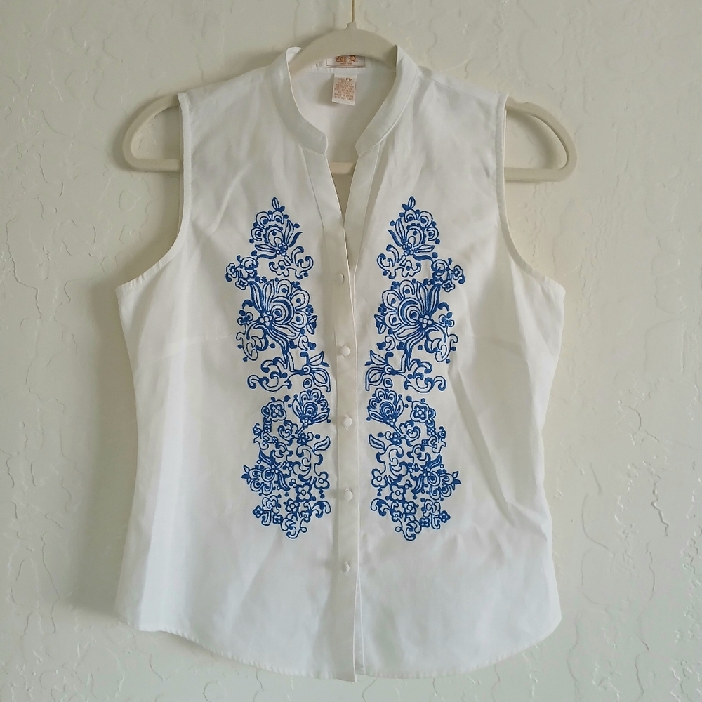 NWOT Zoe D Linen Cotton Embroidered Sleeveless Button Up Top Women's PM Cottage